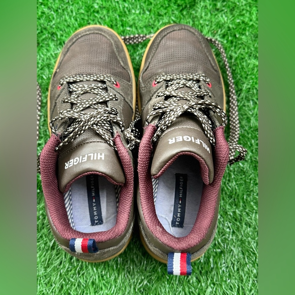 Tommy Hilfiger kids shoes size‎ 1